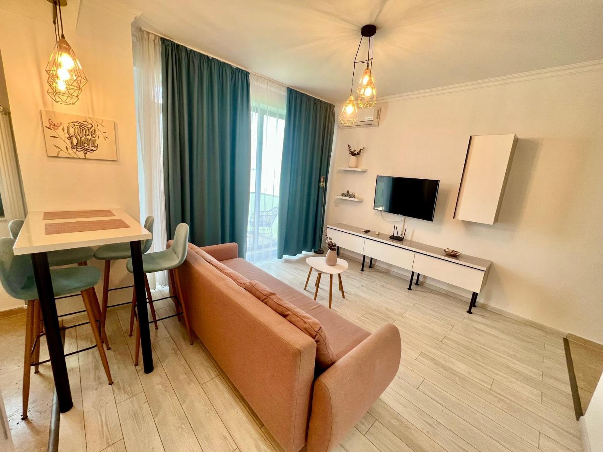 Solid Residence Mamaia Luaran gambar